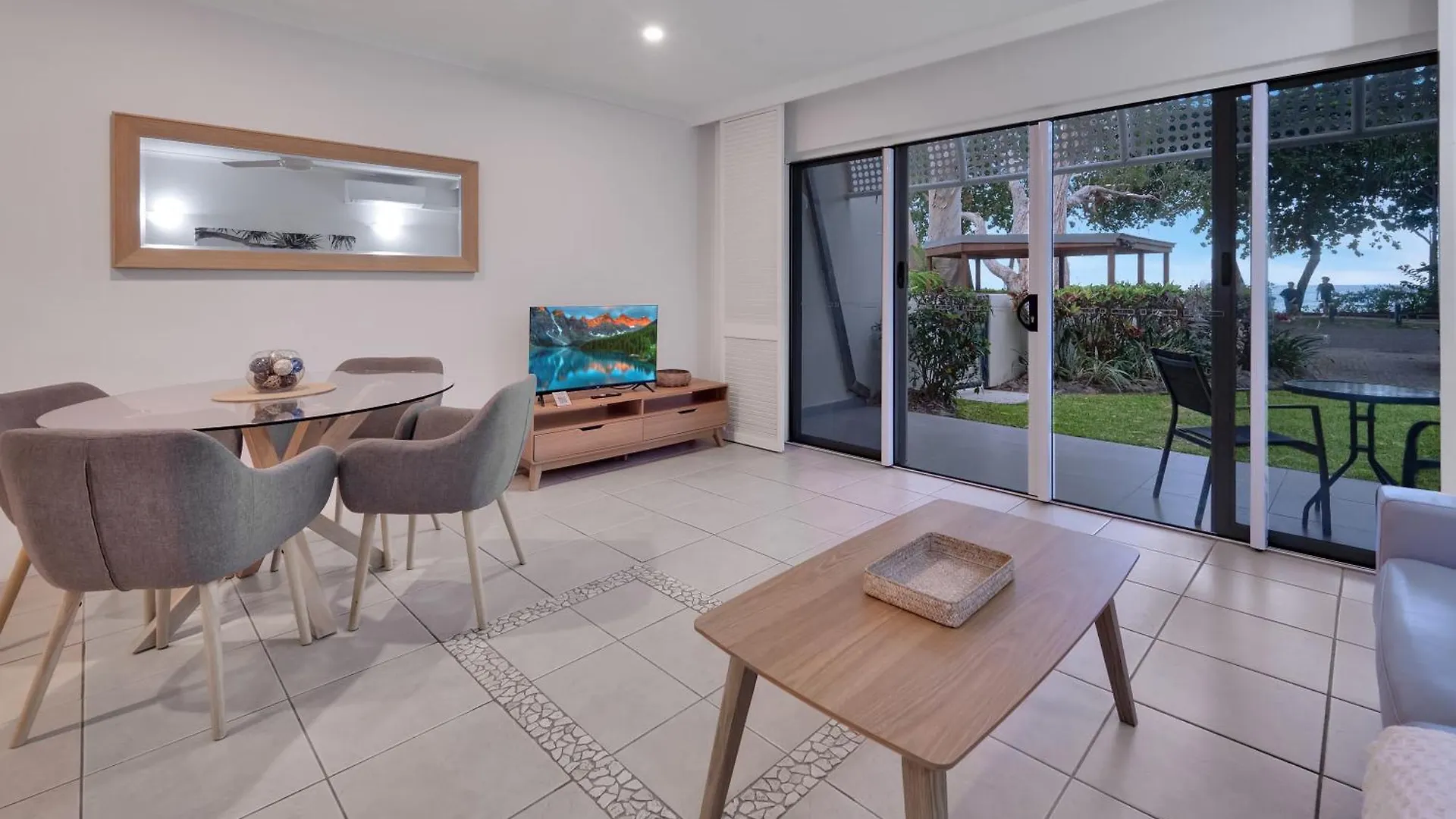 Marlin Waters Beachfront Apartments Palm Cove