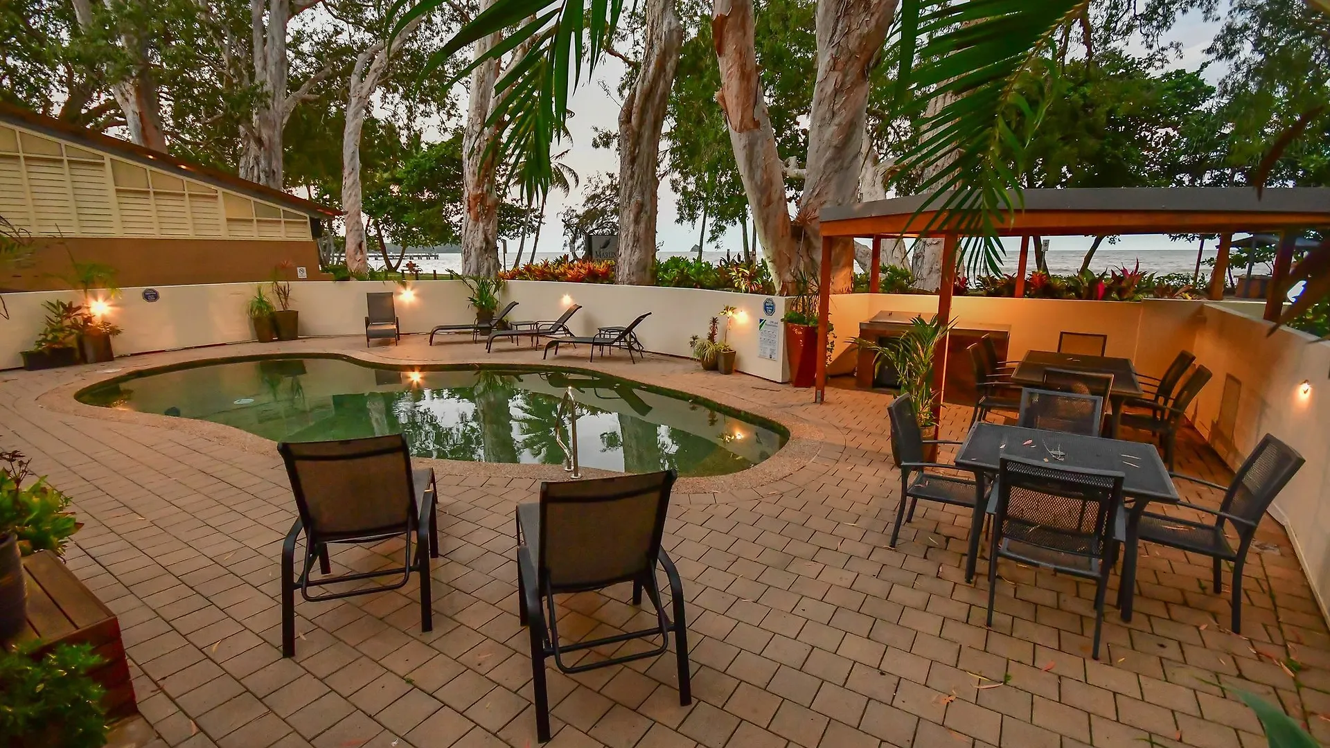 **** Aparthotel Marlin Waters Beachfront Apartments Palm Cove Australia